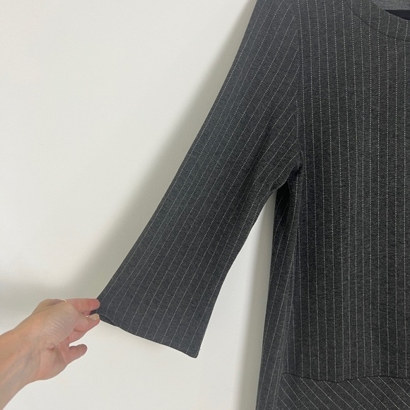 J. Jill Ponte Knit Charcoal Gray Pinstripe 3/4 Sleeve Knee Length Shift Dress M - Picture 8 of 11